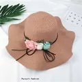 Foldable sun protection straw hat for women in apricot with elegant flower decor - M (56-58cm) / Light Coffee