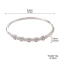 Luxuriöses silbernes Armband mit Blütenblatt-Zirkon-Design und 6,4 cm Durchmesser - Stil A Silber