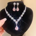 Parure de bijoux de style palais de luxe avec gouttes d'eau roses et strass - Ensemble Collier Boucles d'Oreilles Goutte d'Eau Rose