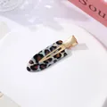 Elegante Haarklammer mit Leopardenmuster aus Acetat und robuster goldener Metallschnalle. - Schwarzbraun