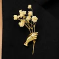 Creative golden hand brooch with dried baby's breath flowers, artistic suit pin - Hand Shaped Flower Holder Brooch (13-WG-0998-Without Flower) / Medium Blonde