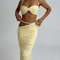 Détail rapproché de l'ensemble haut bandeau perlé jaune pâle et jupe longue drapée froncée - S / Jaune