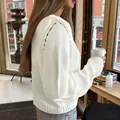 Chic pull en tricot blanc à manches longues avec de délicats détails ajourés aux épaules - S / Blanc