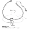 Modisches Edelstahlarmband mit Strass-Anhänger Buchstabe V und Knotendetail - V Stahlfarbenes Armband