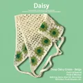 Bandana triangle au crochet de style français avec motifs de marguerites vertes en blanc crème. - Taille unique / Rangée de marguerites vertes éclat profond