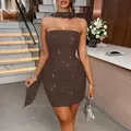 Elegantes schokoladenbraunes trägerloses Pailletten-Minikleid mit passendem Halsband - S / Braun