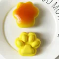 Gelbes pfotenförmiges Simulationsbrot-Squishy-Spielzeug mit langsamem Rückprall - Katzenpfotenbrot