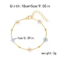 Elegante pulsera de cadena dorada con flores de perlas blancas y azules, ajustable 18+5 cm. - Pulsera de Flores / Azul y Blanco (Pulsera)