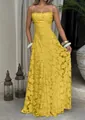 Robe longue jaune sans manches à texture florale, taille cintrée et fines bretelles - Jaune