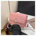 Borsa a tracolla rosa minimalista da donna con fibbia in metallo argento lucido - Rosa