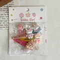 Niedliches Set mit bunten Cartoon-Bär- und Hasen-Haarspangen in süßen Bonbonfarben - Bär mit Tasche (14) / 5er Pack
