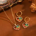 Vue détaillée de parure bijoux cœur en acier doré avec de petites perles multicolores - Collier Et Boucles d'Oreilles Cœur Rondes Colorées (238314) / Or