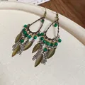 Boho-Ohrringe im Ethno-Stil mit grünen Perlen und Metallblatt-Anhängern - Ohrstecker (39#) / Gold, Grün