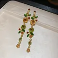 Luxuriöse goldene Blumen-Quastenohrringe mit grünen und bernsteinfarbenen Kristallen - Ohrstecker (49#) / Gold, Grün