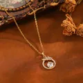 Elegante collana dorata con pendente a cerchio foglia di tulipano per donna. - Collana a Cerchio Foglia / Oro