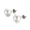 Klassische weiße Perlenstecker aus Edelstahl mit minimalistischem Design für Damen - Schmetterlingsverschluss / 8mm Perle / Silber