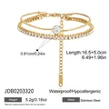 Dettaglio del bracciale dorato a strati con strass e ciondolo in cristallo scintillante - Oro (JDB0203320)