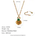 Elegante collar con colgante de rosa en acero inoxidable chapado en oro de 18K y gema verde - Junio Rosa (N3945_Gold_6) / Oro de 18K