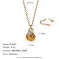 Elegante collar de acero inoxidable chapado en oro de 18K con colgante de flor de rosa - Agosto Rosa (N3945_Gold_8) / Oro de 18K