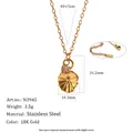 Collar de acero inoxidable chapado en oro de 18 quilates con colgante de flor de loto - Septiembre Loto (N3945_Gold_9) / Oro de 18K