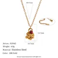 Collar de acero inoxidable chapado en oro de 18K con colgante de flor de cristal - Octubre Pétalo (N3945_Gold_10) / Oro de 18K