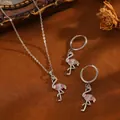 Elegante set di collana e orecchini a fenicottero in acciaio inossidabile argento e rosa - Set T064 Flamingo In Argento E Diamanti Rossi