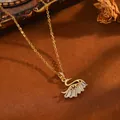 Elegante collana con pendente a cigno dorato con pietre di zirconia cubica a baguette - Collana T064 Con Cigno In Oro E Diamanti Bianchi