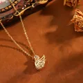 Elegante collana dorata con ciondolo a forma di cigno e cristalli pavé. - Collana T064 Con Cigno In Oro E Diamanti Bianchi