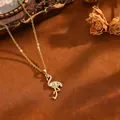 Elegante collana con ciondolo a fenicottero dorato con zirconi e pietra occhio di gatto - Collana Fenicottero T064 In Oro E Diamanti Blu