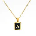 Collier carré en acier inoxydable plaqué or 18 carats avec lettre A sur fond noir - Lettre A Dorée (Avec Chaîne)