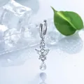 Elegante pendiente de aro de mariposa plateado con un colgante de circón de lágrima - Poste Recto Ear Cuff Estilo Mariposa (A1385-1) / Pieza Única / Plateado