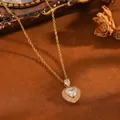 Nahaufnahme einer eleganten goldenen Herzanhänger-Halskette mit Zirkonia-Details - Goldene weiße Strass-Herzkette mit Anhänger (T076)