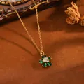 Elegante Halskette mit grünem Blumenanhänger und vergoldeter Edelstahlkette für Damen - Goldene Halskette mit weißem Herz und grüner fünfblättriger Blume (T077)