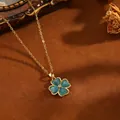 Elegante vergoldete Halskette mit vierblättrigem Kleeblatt-Anhänger und blauen Steinen - T063 Halskette Mit Vierblättrigem Kleeblatt In Gold Und Blau