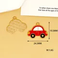 Gedetailleerde weergave rode auto bedel van legering, 24,5x19,5 mm, 1,6 g gewicht. - Auto / 1 Stuk