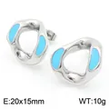 Boucles d'oreilles clous géométriques argentées avec détails en émail bleu clair - Style Géométrique Émail Bleu Clair (KE114514-K)