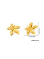 Detail view of gold floral stud earrings including exact size and weight measurements. - Irregular Abstract Flower Style (E0325)