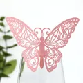 Vue détaillée d'une carte papillon rose découpée au laser pour décoration de verre - Rose