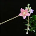 Eleganter traditioneller chinesischer Haarstab mit rosa Harzblume und goldenen Perlenquasten. - Rosa Lila Farbverlauf Blume Künstliche Perle Quaste (2616)