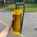 Primo piano del pressalattine giallo a parete che mostra l'impugnatura e il telaio - Giallo
