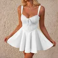 Elegantes weißes Spitzen-Minikleid mit sexy schmaler Passform und ausgestelltem Rock für Damen - XS / Gebrochenes Weiß