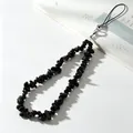 Nahaufnahme einer Handy-Schlaufe aus natürlichen schwarzen Obsidian-Steinen. - Schwarz (Obsidian)