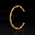 Elegante brazalete abierto de acero inoxidable dorado con diseño de bambú brillante - Brazalete en Forma de C Color Dorado
