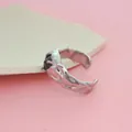 Anillo de acero de titanio estilo Y2K con piedra preciosa negra y textura martillada irregular - US6 / Plateado