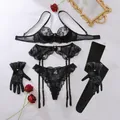 Vue détaillée à plat d'un ensemble de lingerie en dentelle florale noire brodée - S / Noir