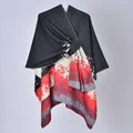 Elegante poncho da donna stile francese con fiocco laterale e motivo colorblock astratto - 130x150cm / Motivo Tie-dye Nero e Rosso con Cinturini