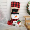 Feestelijke jute kerstsok met schattige sneeuwpop en klassiek rood-zwart geruit patroon. - Sneeuwpop Jute Sok