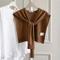 Scialle marrone in misto lana lavorato a maglia da donna, elegante per ufficio - caffè