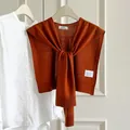 Elegante scialle leggero in lana lavorata a maglia arancione per ufficio e donna - Caramello