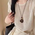 Elegante collana lunga con un ciondolo marrone scuro in un nuovo design in stile cinese - Collana Cava Irregolare Caffè